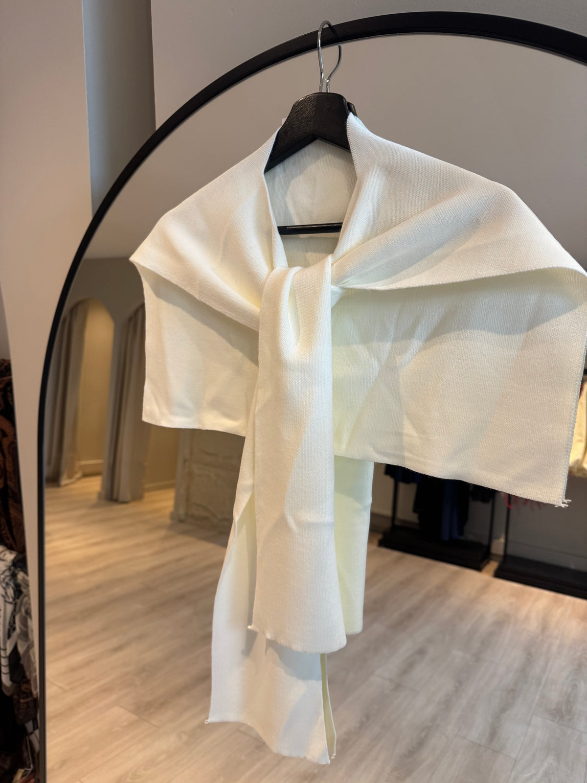 Knit shoulder shawl Creme