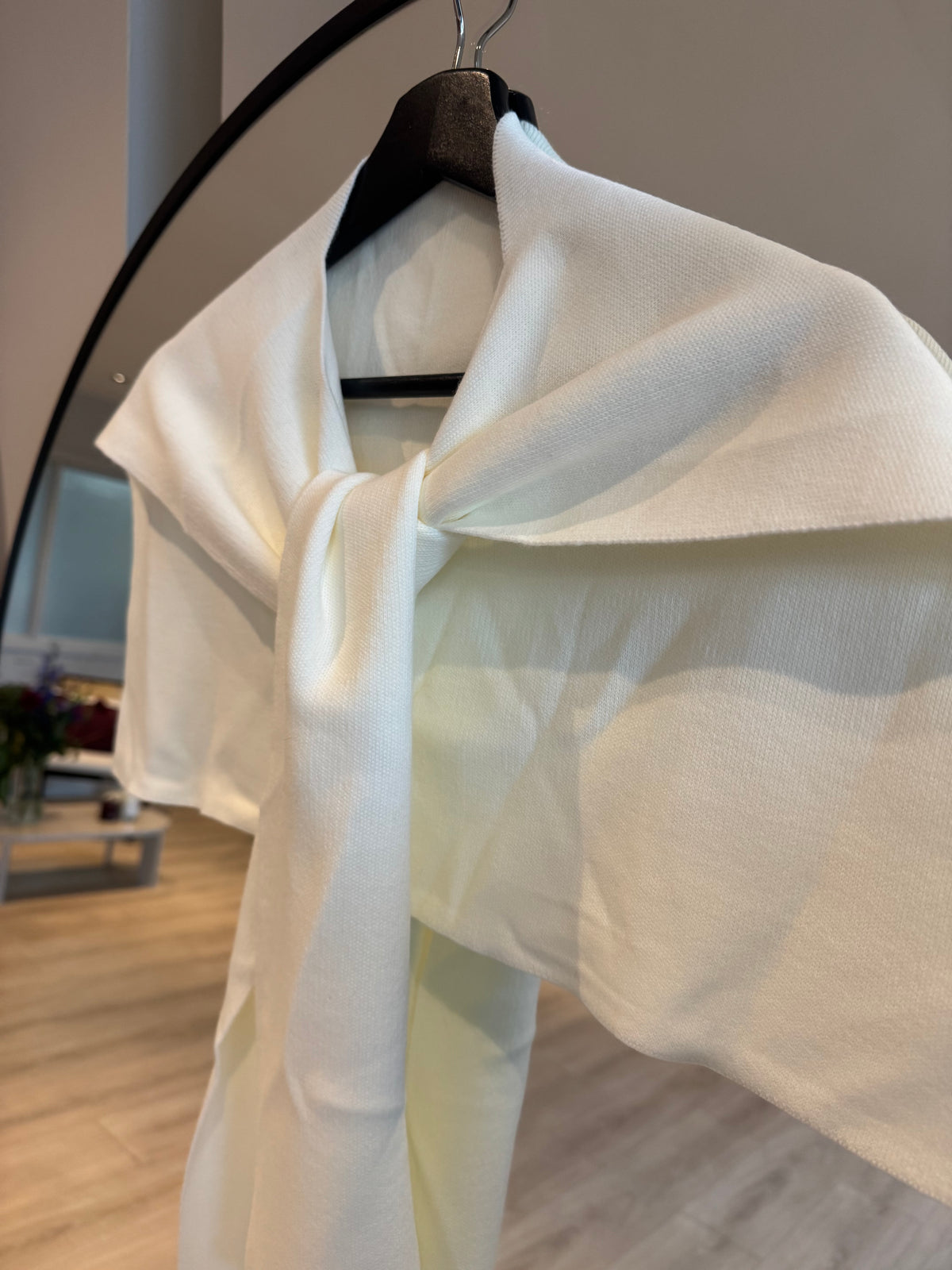 Knit shoulder shawl Creme