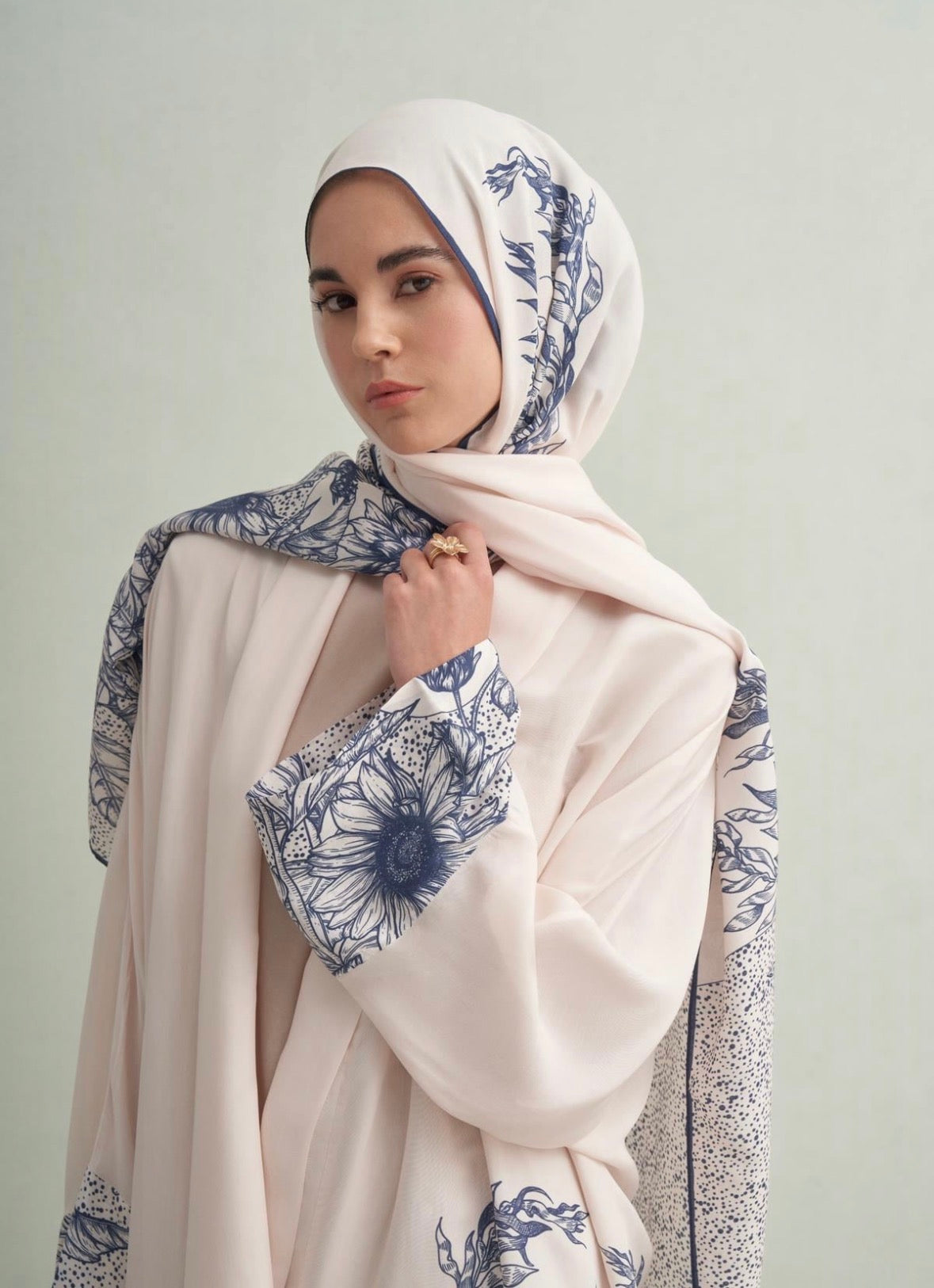 Navy Crème Abaya & Scarf
