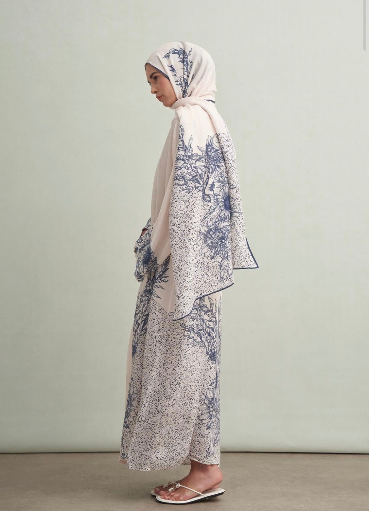 Navy Crème Abaya & Scarf